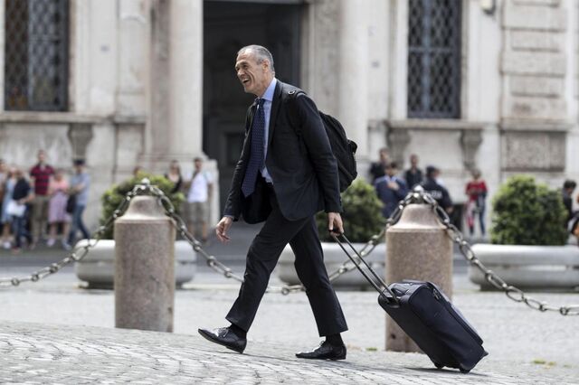 Cottarelli reúne-se com o presidente de Itália às 15:30