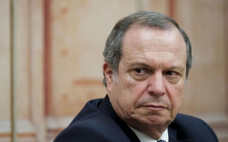 Carlos César