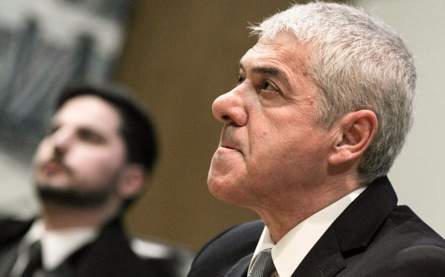 José Sócrates  falou para dezenas de estudantes na Faculdade  de Economia  da Universidade  de Coimbra  sobre a Europa