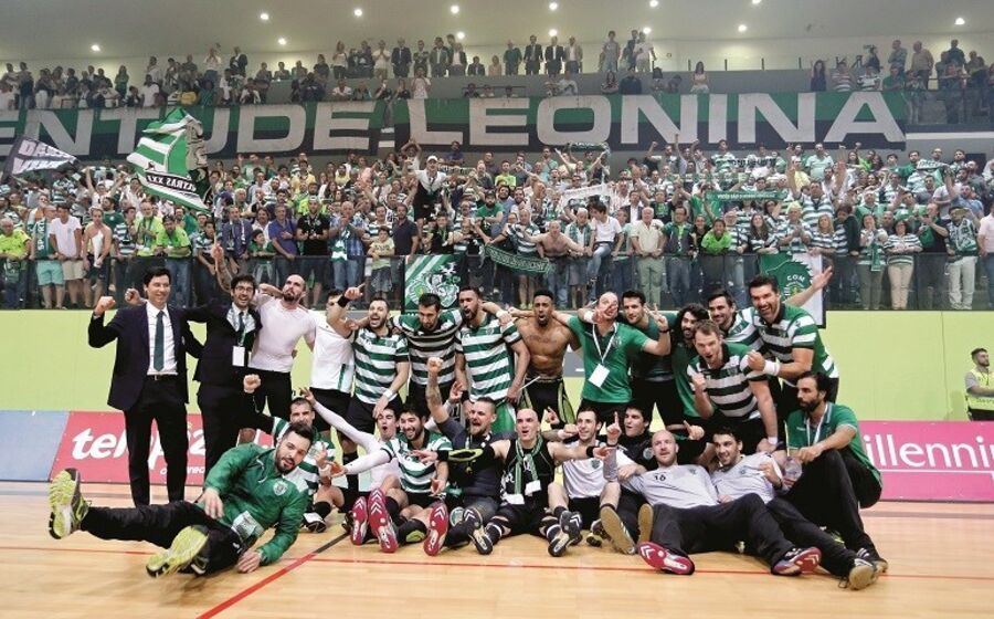 Equipa do Sporting campeão de andebol em 2016/17