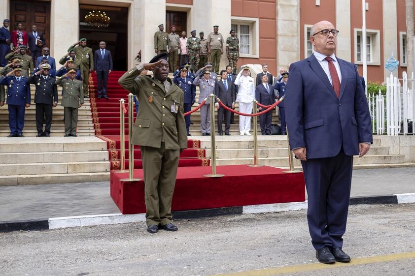 Azeredo lopes angola
