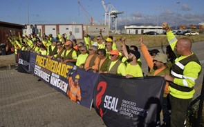 Greve dos estivadores de Setúbal teve adesão total e encerrou operações, diz SEAL