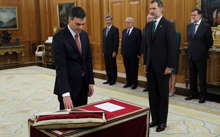 Pedro Sánchez toma posse como líder do Governo espanhol