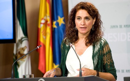 Sánchez escolhe médica-cirurgiã para operar as Finanças espanholas