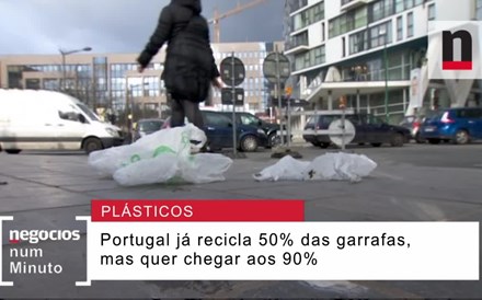 Como é que as garrafas de plástico podem valer desconto nos supermercados?