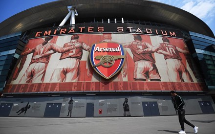 Termina disputa entre magnata americano e russo pelo Arsenal. Venceu Kroenke