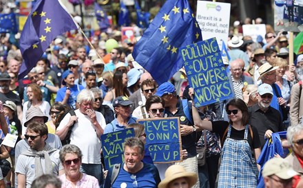 Milhares de manifestantes em Londres pedem segundo referendo ao Brexit