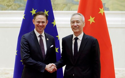 China e UE avisam que guerra comercial pode provocar recessão global
