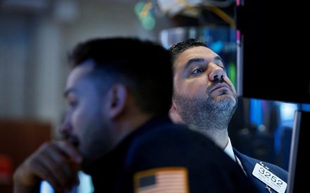 Apple leva Nasdaq a cair em dia de ganhos do Dow e S&P 500