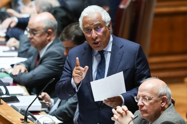 Governo sob chuva de críticas à 'chantagem' feita aos professores. Costa culpa sindicatos