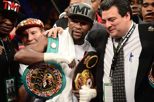 Floyd Mayweather destrona Ronaldo na lista dos atletas mais bem pagos em 2017