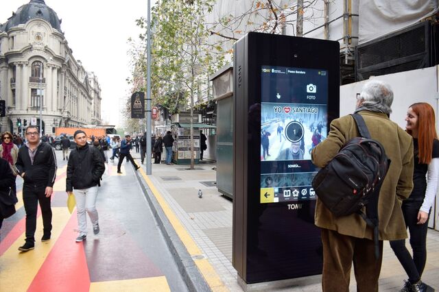 Tablets gigantes da Tomi chegam a Santiago do Chile