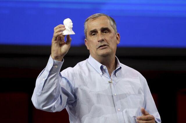 CEO da Intel demite-se após relação com funcionária
