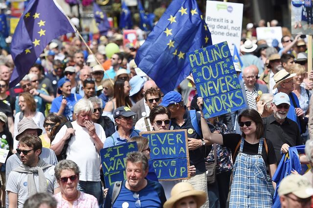 Milhares de manifestantes em Londres pedem segundo referendo ao Brexit