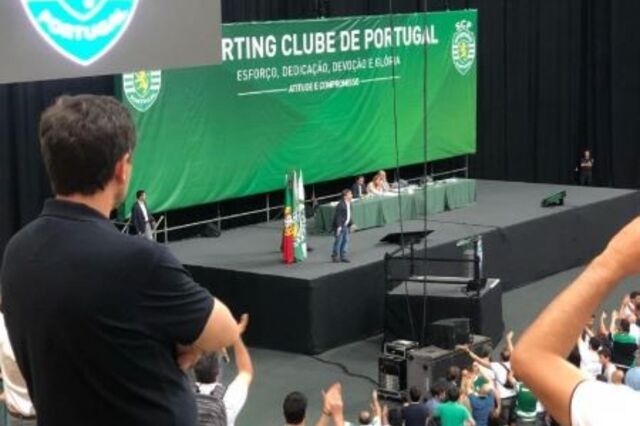 Bruno de Carvalho marca presença na AG para votar