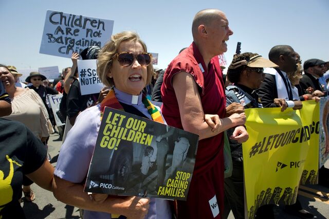 EUA devolvem 522 crianças imigrantes que tinham sido separadas dos pais