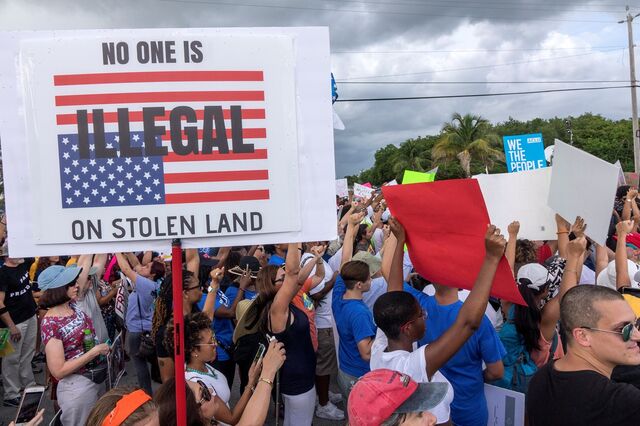 Estados Unidos suspendem programa de operações indiscriminadas contra migrantes