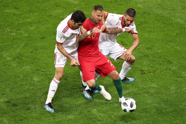Portugal empata com Irão e passa aos oitavos-de-final