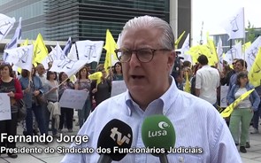 Cerca de 200 funcionários judiciais concentram-se em Lisboa no segundo dia de greve