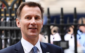 Ministro das Finanças do Reino Unido anuncia reversão 'quase total' do mini-orçamento