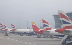 Alarme de incêndio obriga a evacuar torre do aeroporto de Heathrow