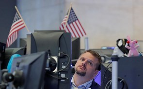 Tensões geopolíticas arrastam Wall Street para o vermelho