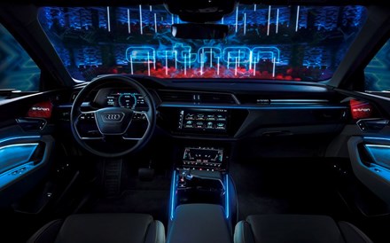 Primeiro Audi eléctrico terá interior com 5 ecrãs a cores