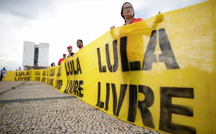 PT formaliza candidatura de Lula da Silva às presidenciais do Brasil