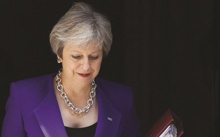 Theresa May diz que falta de acordo para o Brexit 'não seria o fim do mundo'