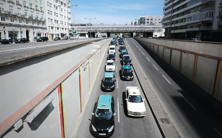 Mais de uma centena de taxistas concentrados às 7h na Praça dos Restauradores