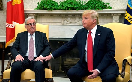 Juncker e Trump dão sinais de apaziguamento antes de cimeira EUA/UE