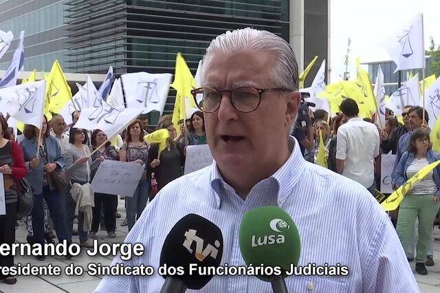 Cerca de 200 funcionários judiciais concentram-se em Lisboa no segundo dia de greve