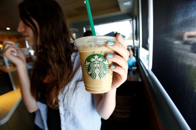 Starbucks vai eliminar as palhinhas de plástico até 2020 e substituí-las por papel