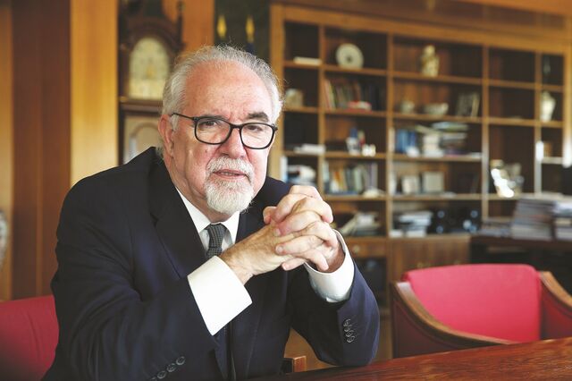 Governo promete 'outros apoios' a emigrantes