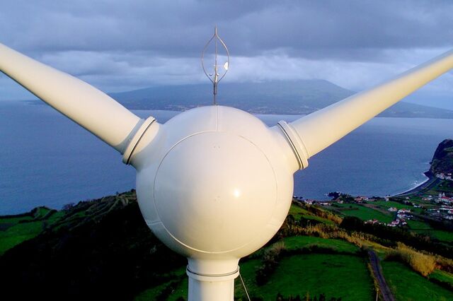 Açores têm uma ilha com a luz híbrida mais verde do mundo  