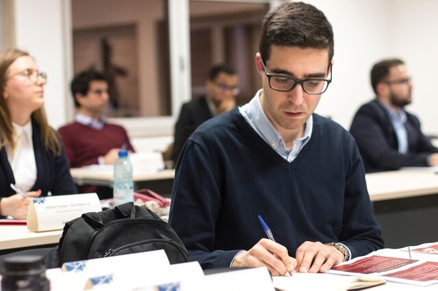 A quem se dirige e com que objectivo