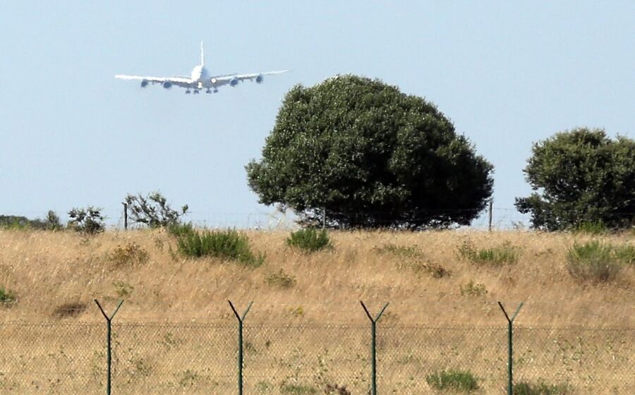 A380 no momento da aterragem no Aeroporto de Beja