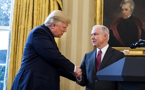 Trump quer que Sessions termine investigação sobre a Rússia. Casa Branca desmente ordem