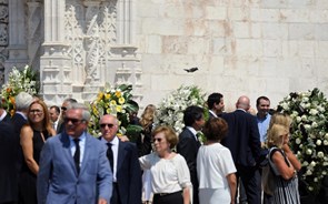 Familiares e amigos despedem-se de Queiroz Pereira