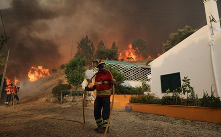 Incêndio em Monchique provoca 29 feridos ligeiros, um em estado grave