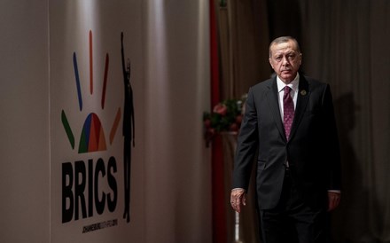 Erdogan anuncia boicote a produtos electrónicos americanos