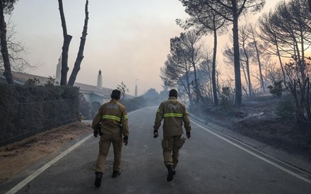 Governo baixa nível de alerta face aos incêndios