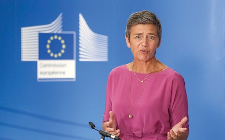 Margrethe Vestager forçada a reavaliar fusão entre Siemens e Alstom