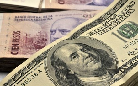 Peso argentino já cai 40% face ao dólar no acumulado do ano