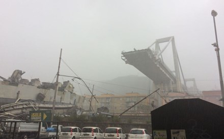 Viaduto colapsa em Génova. Há 35 mortos confirmados