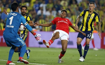 Liga dos Campeões: Benfica empata na Turquia e segue para o 'play-off'