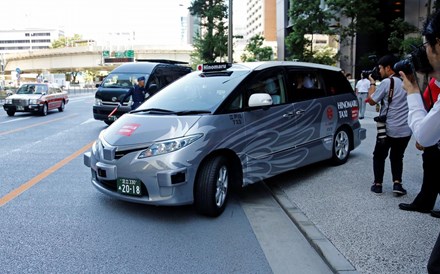 Táxi automático fez teste de estreia em Tóquio