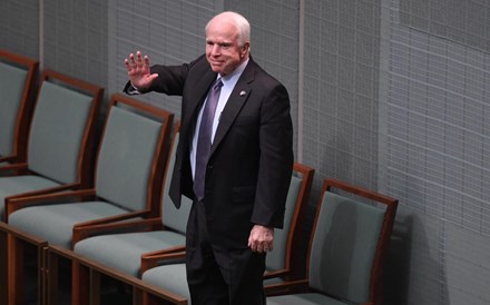 De prisioneiro de guerra a conciliador: como McCain ajudou o Vietname a sair da pobreza 