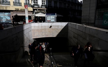 Metro de Lisboa inicia segunda fase de substituição das escadas rolantes da Baixa-Chiado