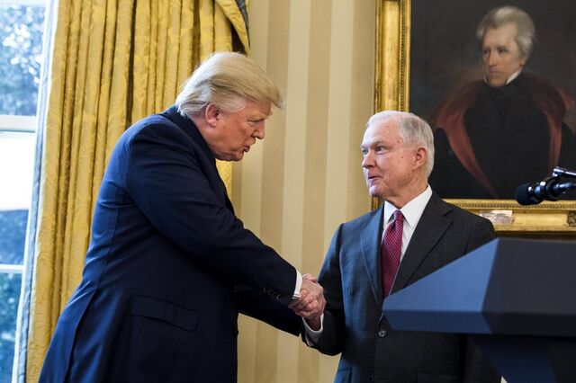 Trump quer que Sessions termine investigação sobre a Rússia. Casa Branca desmente ordem